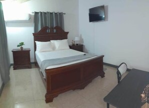1 chambre, bureau, fer et planche à repasser, Wi-Fi gratuit