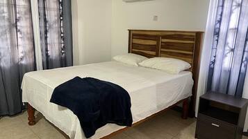 1 Schlafzimmer, Schreibtisch, Bügeleisen/Bügelbrett, kostenloses WLAN