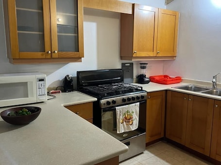 Fridge, microwave, oven, stovetop