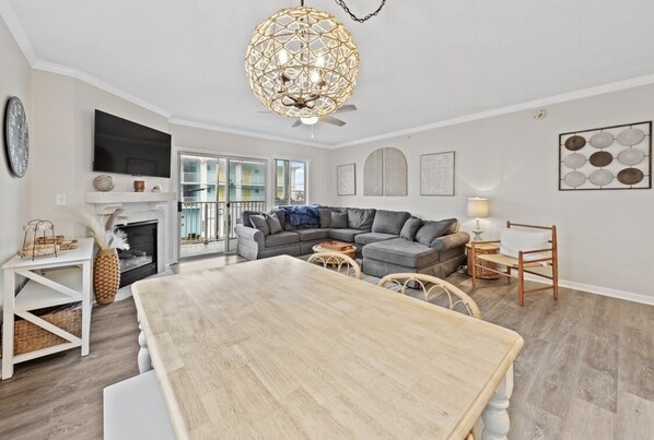 Smart TV, fireplace, video games - Beach view- large family friendly 3 Bedroom condo (Ocean City)