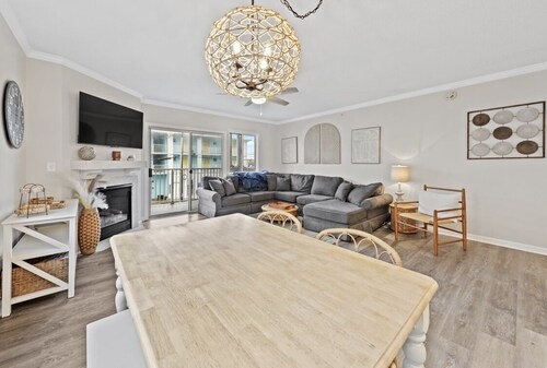 Beach view- large family friendly 3 Bedroom condo