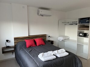 1 bedroom, WiFi, bed sheets - apart trelew 4 (Trelew)