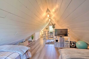 3 bedrooms, desk, iron/ironing board, free WiFi