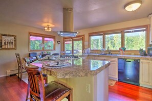 Fridge, microwave, oven, stovetop - Rustic Elegance- 10 min walk to Main, Mountain Views & Direct Access to Trails! (Breckenridge)
