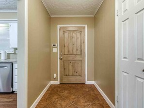 Interior - 3 BR home with a Gameroom (close to campus) (Norman)