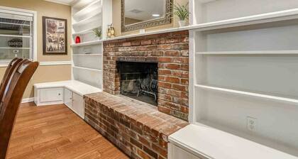 3 BR home with a Gameroom (close to campus)