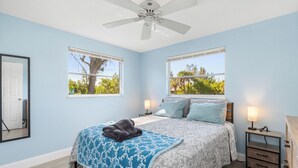 4 bedrooms, desk, iron/ironing board, travel crib - Relaxing 4 bedroom home with heated Pool (Punta Gorda)