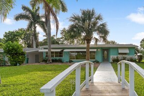 Property grounds - Relaxing 4 bedroom home with heated Pool (Punta Gorda)