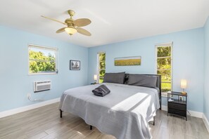 4 Schlafzimmer, Schreibtisch, Bügeleisen/Bügelbrett, Reisekinderbett