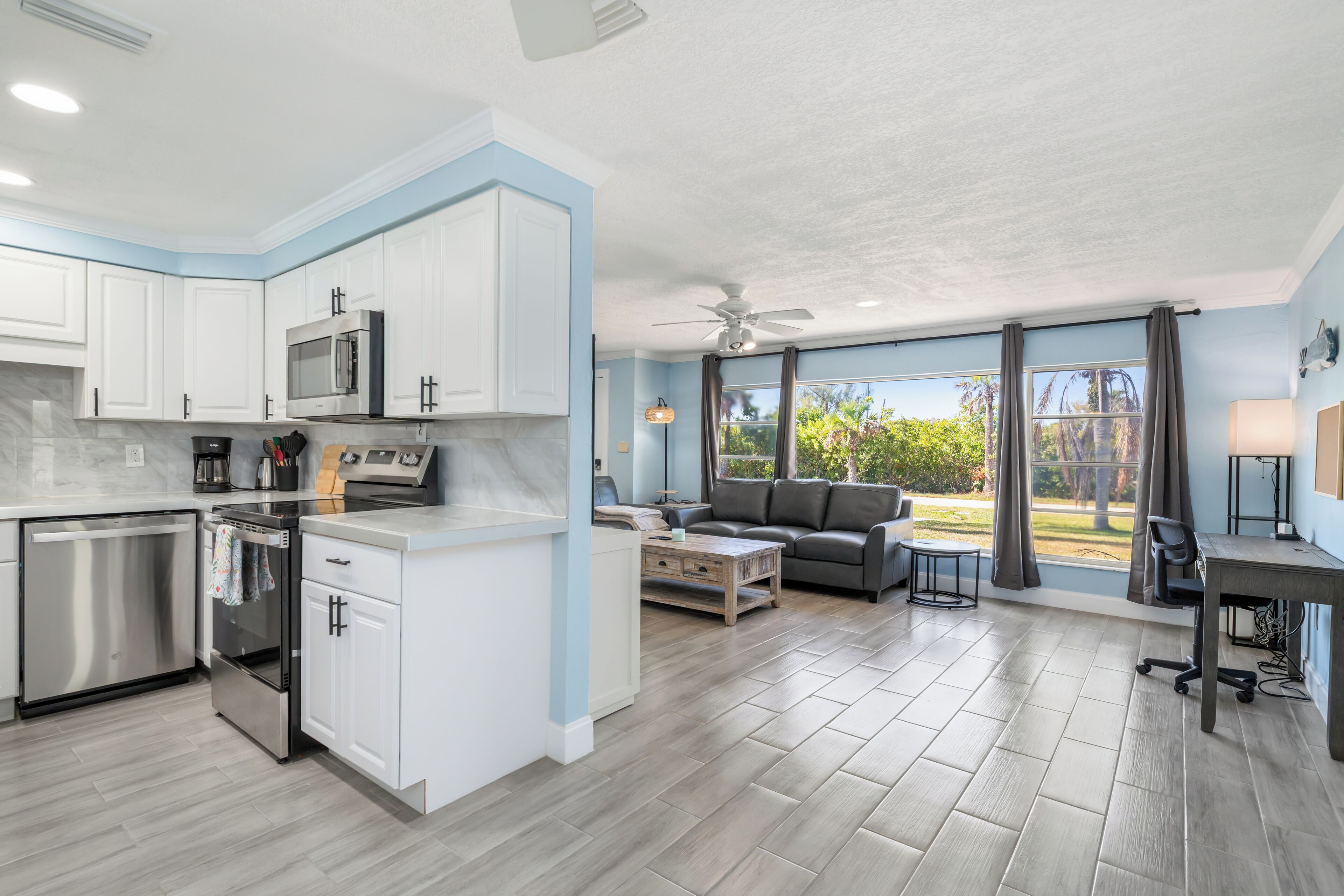 冰箱、微波炉、烤箱、炉灶