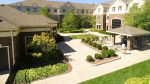 Exterior - Free Breakfast Buffet. Pool, Hot Tub & Gym Access! (Novi)