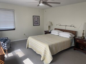 4 bedrooms, desk, iron/ironing board, travel crib