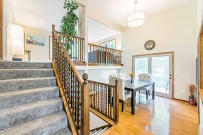 Interior - 4 Bed home near downtown Minneapolis/airport, Views, Near MOA/MSP, quiet area (Plymouth)