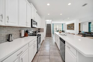 House (Multiple Bedrooms) | Private kitchen - New Decor With Mickey, Nemo, Tinkerbell & Star Wars Rooms! Private Pool and Game Room (Kissimmee)
