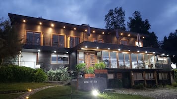 Mặt tiền nơi lưu trú