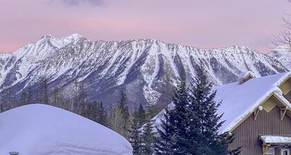 Fernie ON THE MOUNTAIN luxury 2 bedrooms 3 beds (1 king, 2 queen), 2 baths.