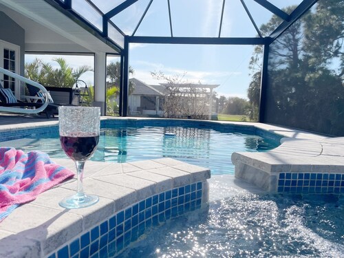 Sunny Suite Retreat! – 7 Bed, 4 Bath, FREE Heated Spa & Pool