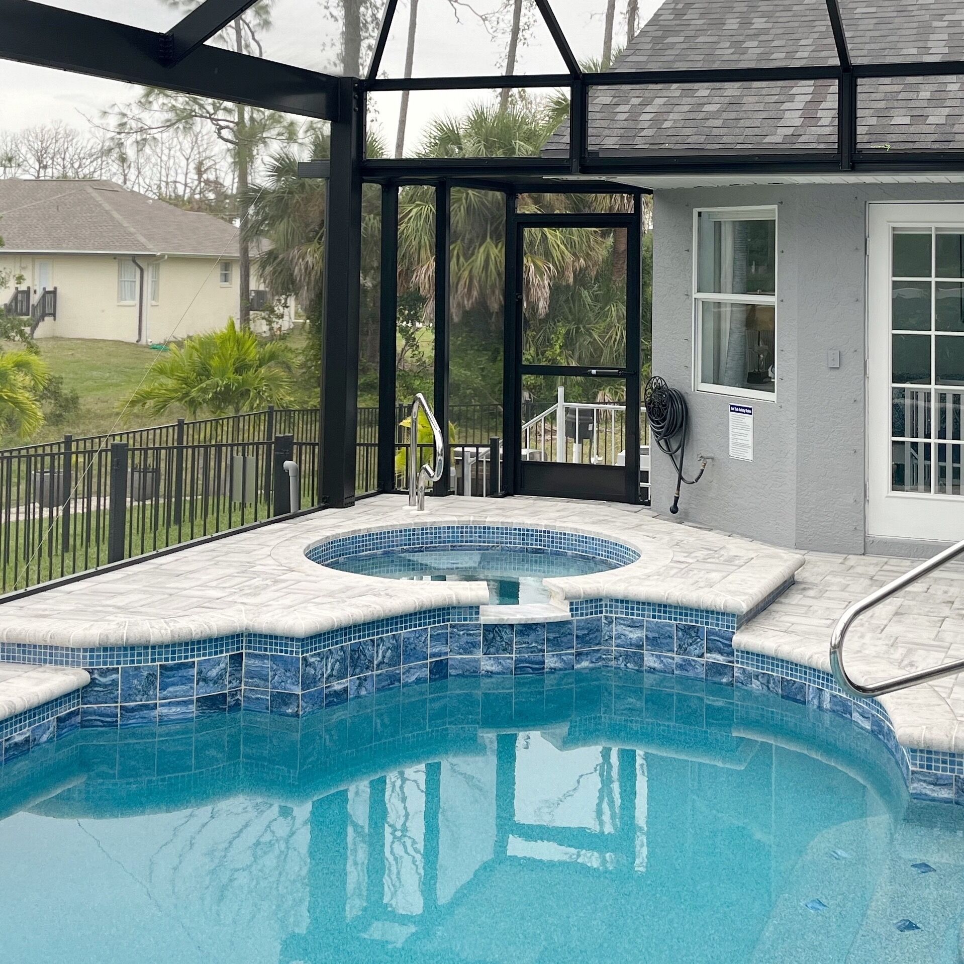 Sunny Suite Retreat! – 5 Bedrooms w/3 New Ensuites & Pool/Spa!