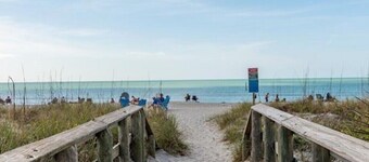 Sunny Suite Retreat! – 7 Bed, 4 Bath, FREE Heated Spa & Pool