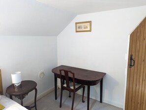 2 bedrooms, desk, free WiFi, bed sheets - Peaceful stay in rural Norfolk surrounded by trees and animals (Bressingham)