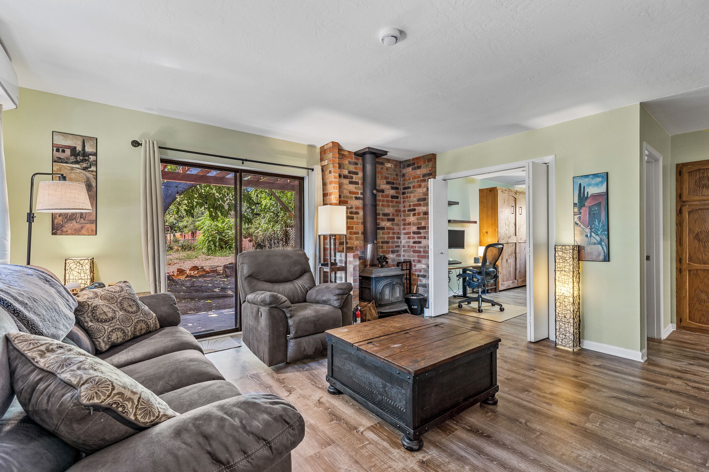 Smart TV, fireplace, books, computer monitors