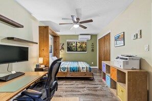 2 bedrooms, desk, iron/ironing board, free WiFi - Recently acquired property that's a work in progress (Sedona)