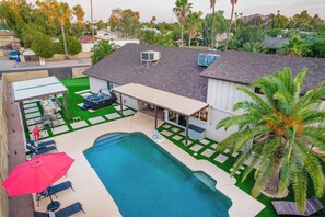Outdoor pool, a heated pool - Entertainment Galore! Heated Pool, Hot Tub, Game Room, Putting Green, and More! (Scottsdale)