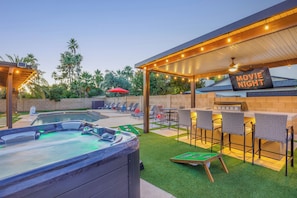 Outdoor dining - Entertainment Galore! Heated Pool, Hot Tub, Game Room, Putting Green, and More! (Scottsdale)