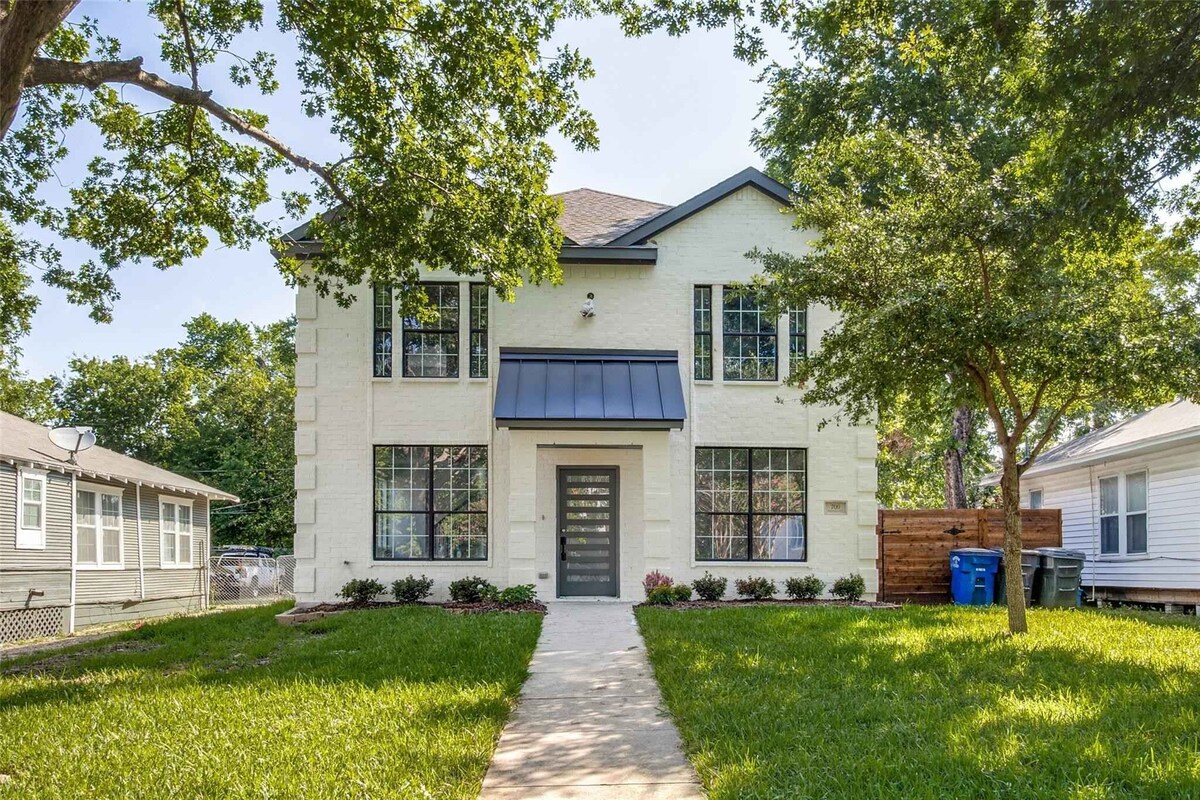 A Century Modern Luxurious Home Minutes from White Rock Lake & A Huge Backyard!