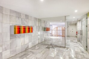 Interior - Amazing Chueca 1BR Penthouse with terrace, by Blueground (Madrid)