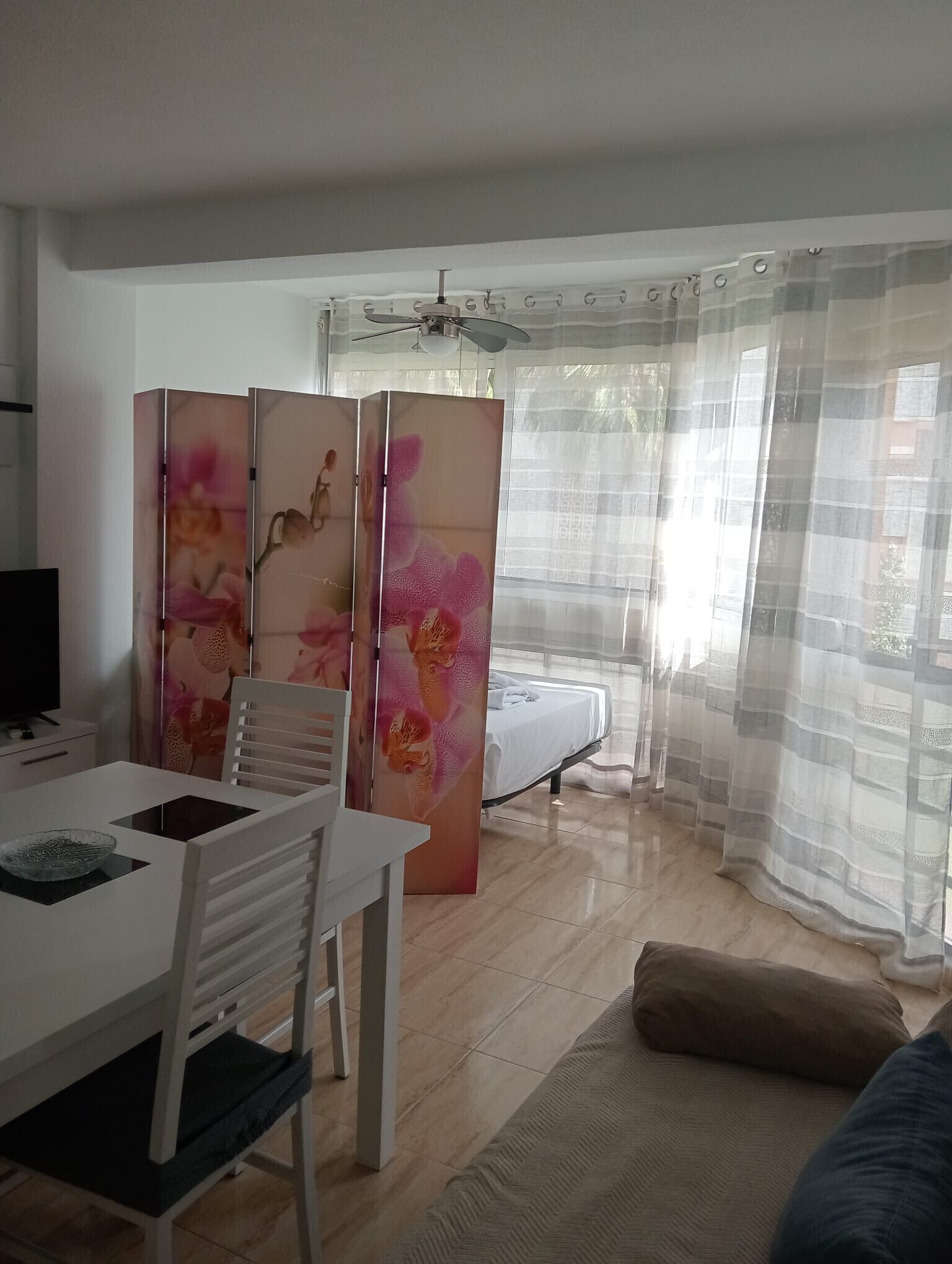 Bügeleisen/Bügelbrett, Reisekinderbett, kostenloses WLAN, Bettwäsche