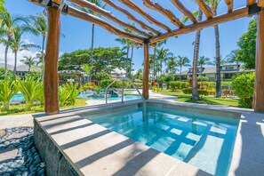 Outdoor pool - Luxury Villa: Hilton Pool Passes, Renovated, Private Beach Club, Sunset Views (Waimea)