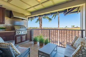 Property grounds - Luxury Villa: Hilton Pool Passes, Renovated, Private Beach Club, Sunset Views (Waimea)