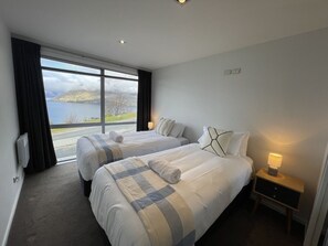 3 bedrooms, iron/ironing board, travel cot, free WiFi - Iconic Queenstown Apartment (Queenstown)