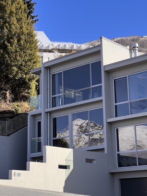 Exterior - Iconic Queenstown Apartment (Queenstown)