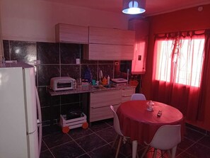 Réfrigérateur, micro-ondes, four, lave-vaisselle