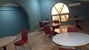 Dining - 7-bed Lux House-A with a pool & Mini-Golf, a Walking distance from the Airport. (Accra)