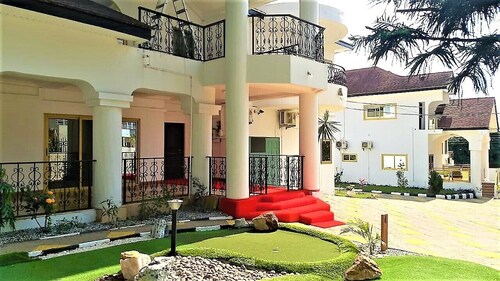 7-bed Lux House-A with a pool & Mini-Golf, a Walking distance from the Airport.