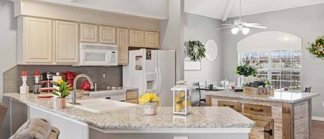 Refrigerador, microondas, horno, placa de cocina