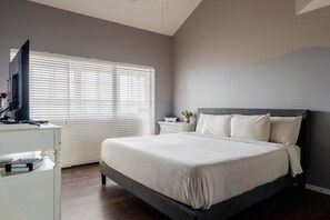 3 bedrooms, iron/ironing board, free WiFi, bed sheets - Golf Course Escape • 3BR Legacy Condo w/ Fireplace & Sunroom (Branson)