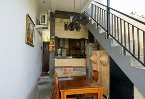 Päivittäinen mannermainen aamiainen (175000 IDR per henkilö)