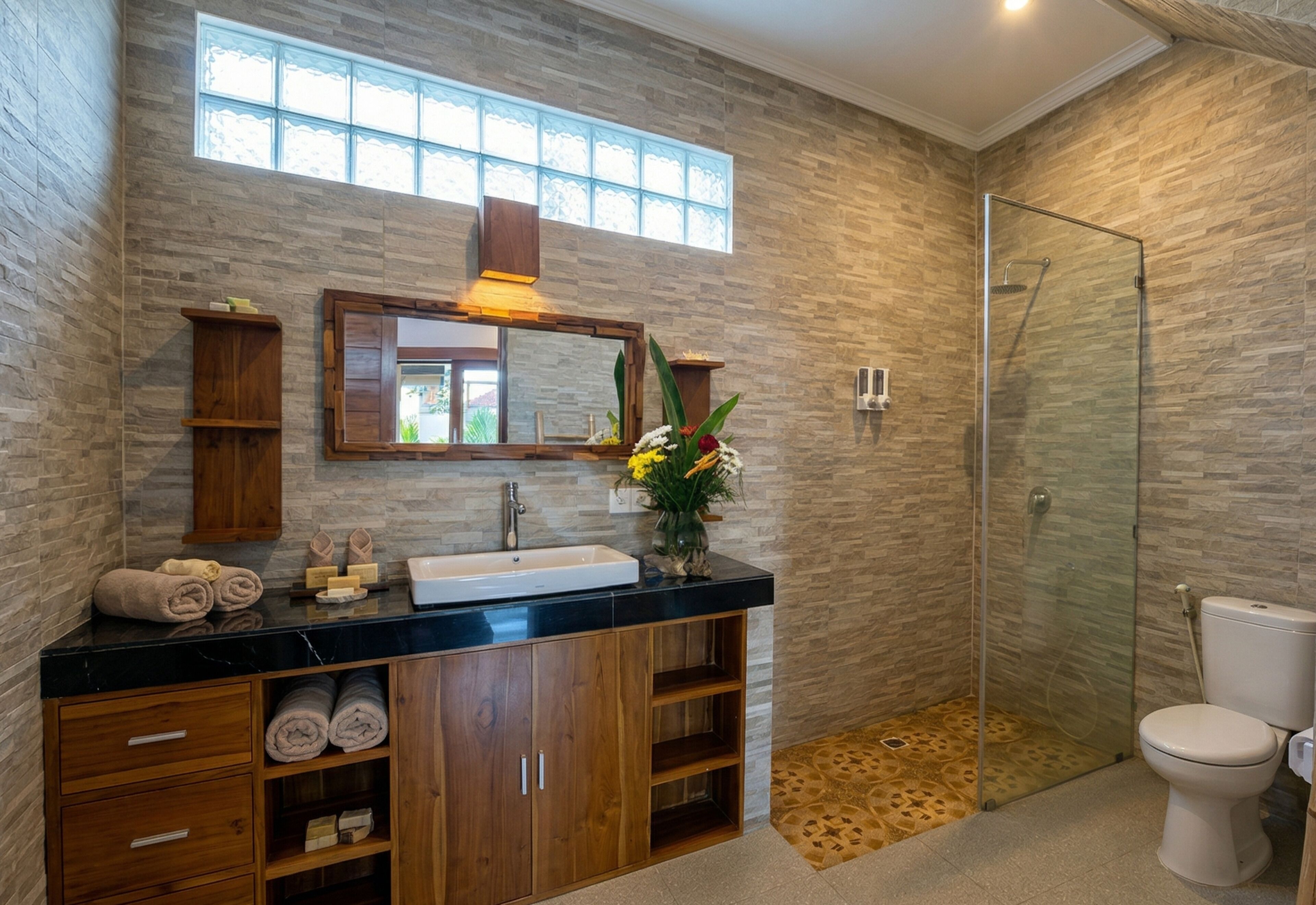 Deluxe Room | Bathroom