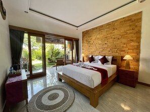 Skrivebord, wi-fi (inkludert) og sengetøy