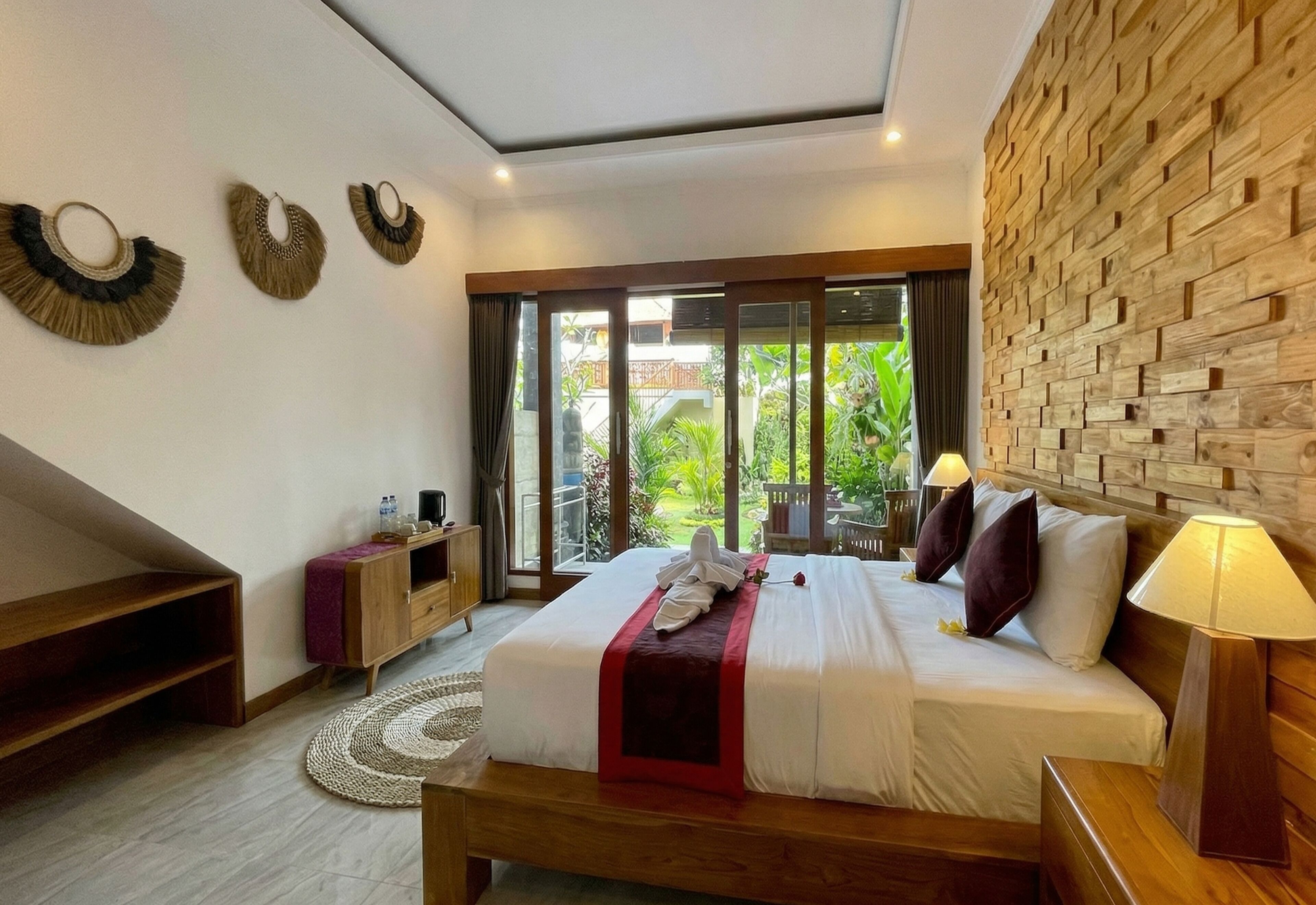 Rom – deluxe | Skrivebord, wi-fi (inkludert) og sengetøy