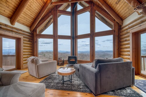 EPIC VIEWS-HotTub-WoodStove-Sauna-Fireplace-GameRoom-Playset-EV-FencedYard+More!