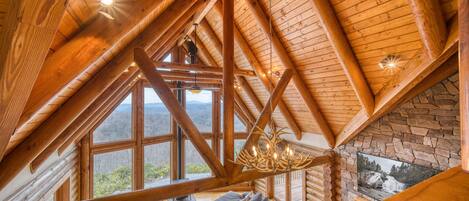 Smart-TV, Kamin, Videospiele, Tischfußball