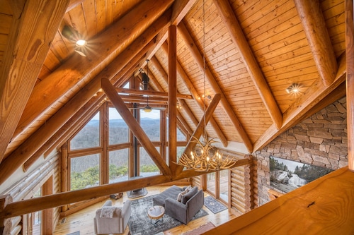 Lux/Private Cabin-PanoramicMntVIEWS-HotTub,Wd Stove,Firepl/Pit,GmRoom,FencedYard