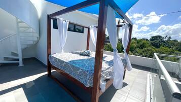 5 bedrooms, iron/ironing board, free WiFi, bed sheets