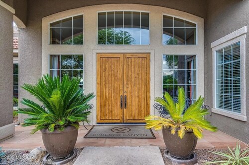 Private, Spacious Condo in Perfect 🌵 Oro Valley Location! Pool, Spa, Gym, Hiking