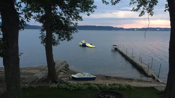 In Strandnähe, Liegestühle, Strandtücher